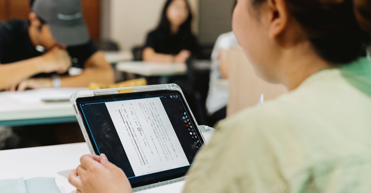 Parent Communication Tools for Teachers: 2026 Review — Photo by Gu Ko