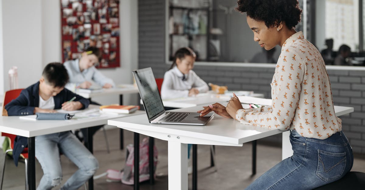 Teaching Students to Evaluate AI-Generated Information